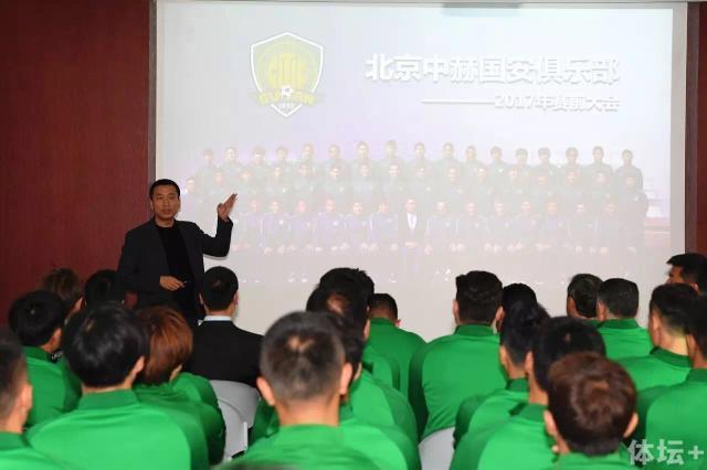 在接受英超官网采访时，红魔主帅滕哈赫谈论了埃里克森和霍伊伦的伤病情况。